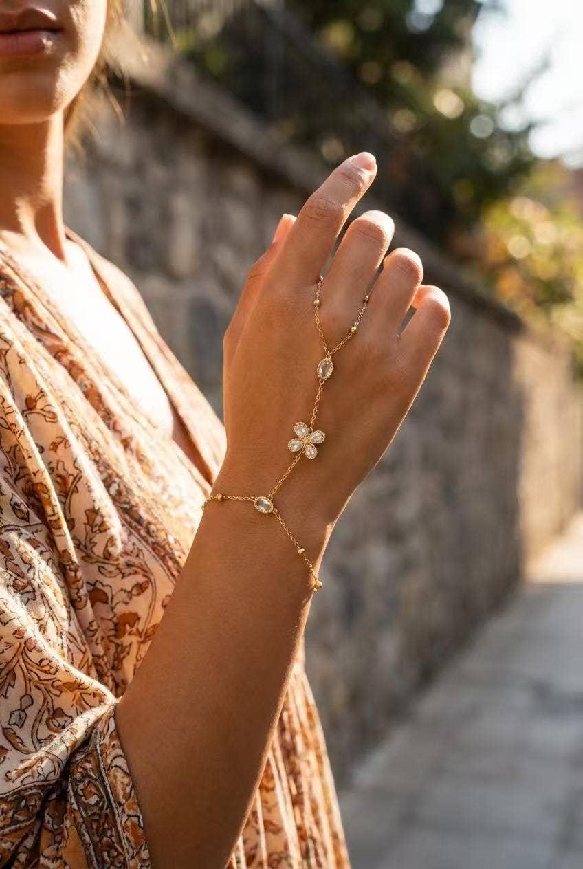 Bracelet de main papillon doré