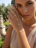 Bracelet main fleurs scintillantes doré