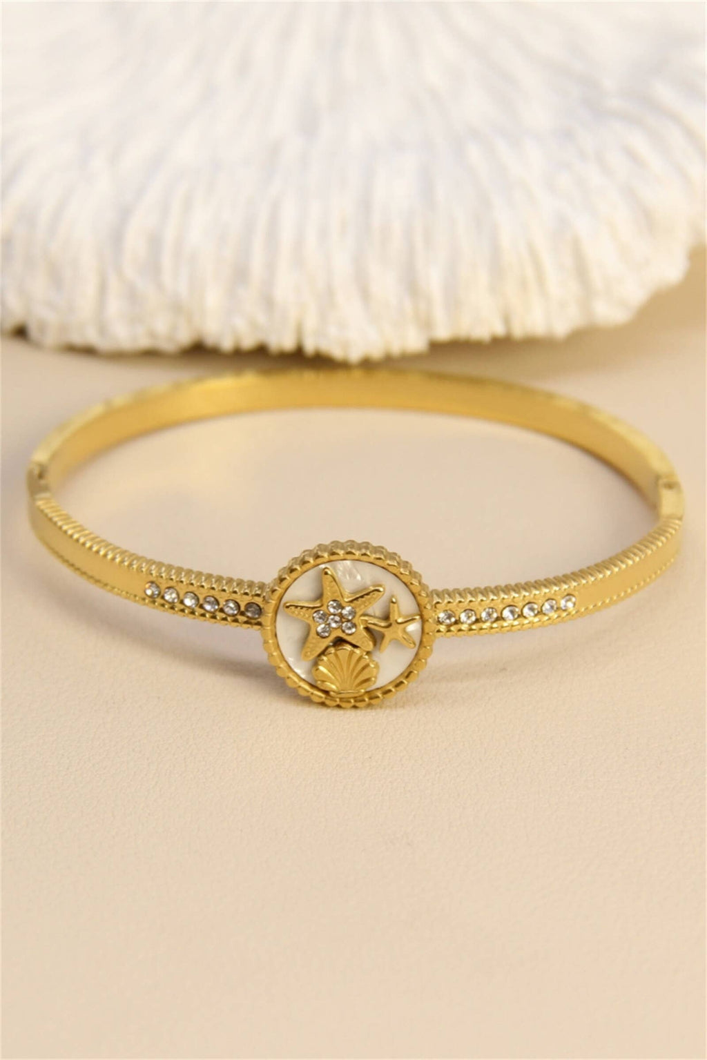 Bracelet Jonc En Acier Avec Étoiles De Mer Et Coquillages