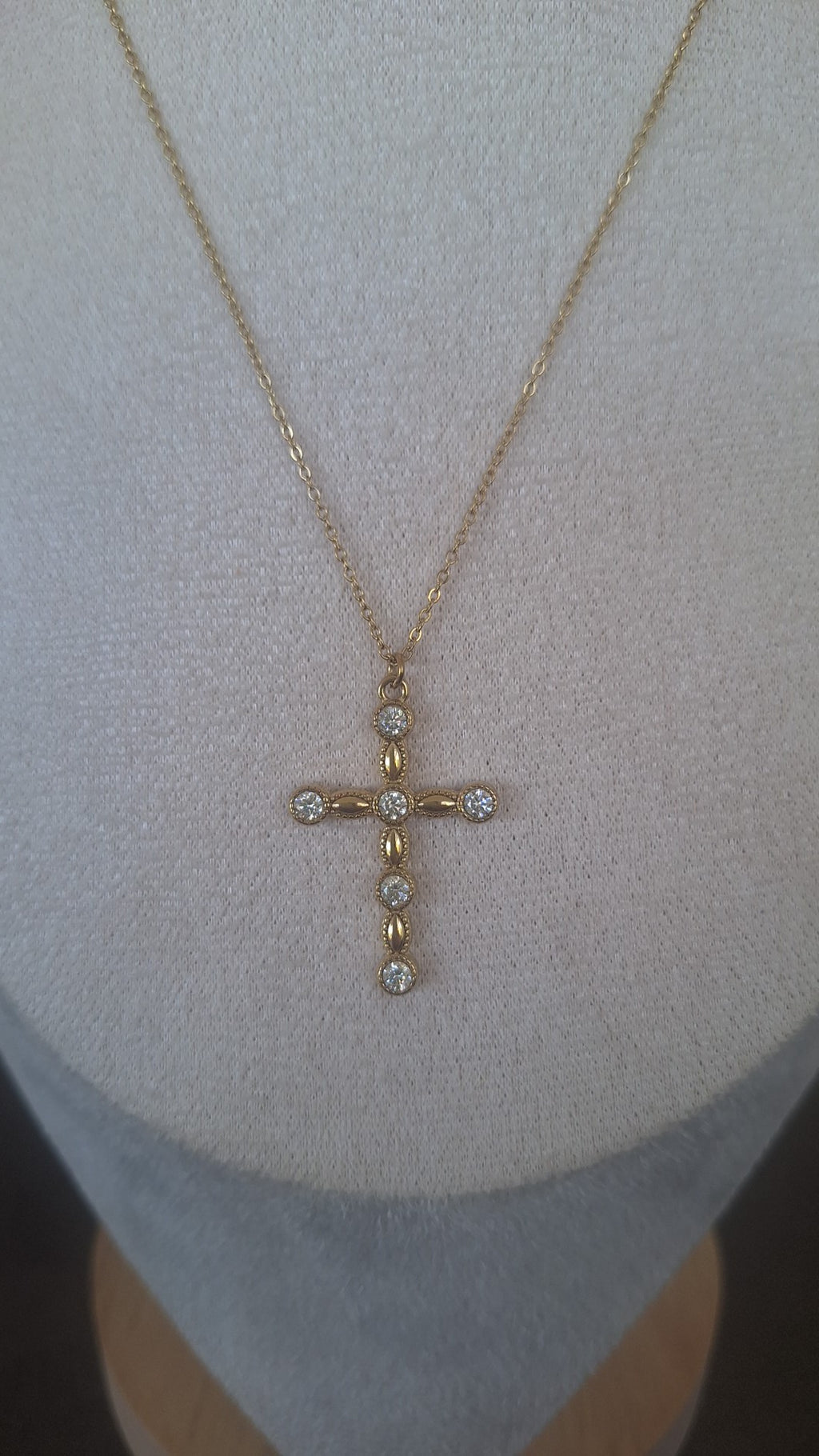 Collier croix avec strass