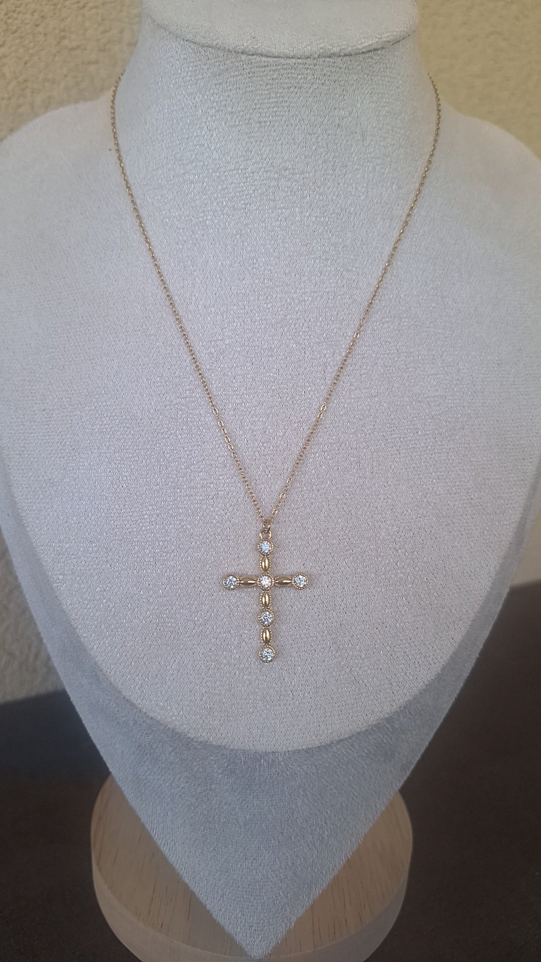 Collier croix avec strass